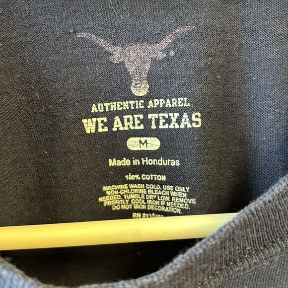 University of Texas Law t-shirt navy and orange medium - Picture 2 of 4